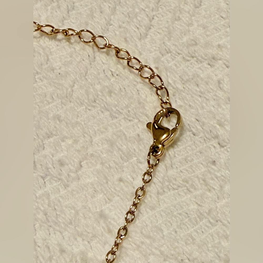 Necklace -apprx 16” gold tone w/circular pendant purple crystals - Picture 6 of 9